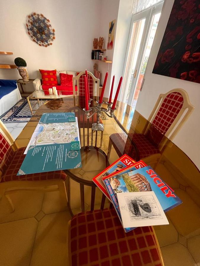 タオルミーナCasa Al Duomoアパートメント エクステリア 写真